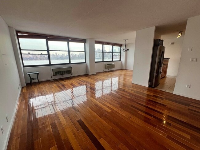 Foto del edificio - 7004 JFK Blvd E