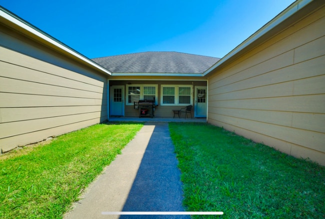 Building Photo - 63161 E 291 Rd