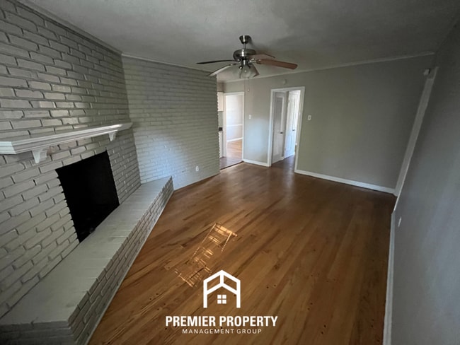 Building Photo - 1601 Favell Dr