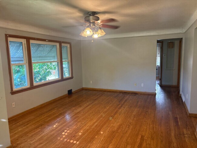Foto del edificio - Cozy 3 bedroom 1 bath in Garfield Heights