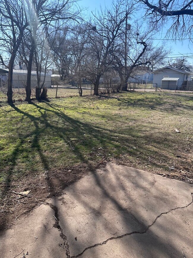 Building Photo - $995 - 3 bed 1 bath - Newly Remodeled Sing...