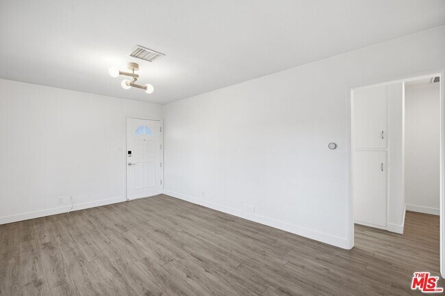 Foto del edificio - 11761 Hart St