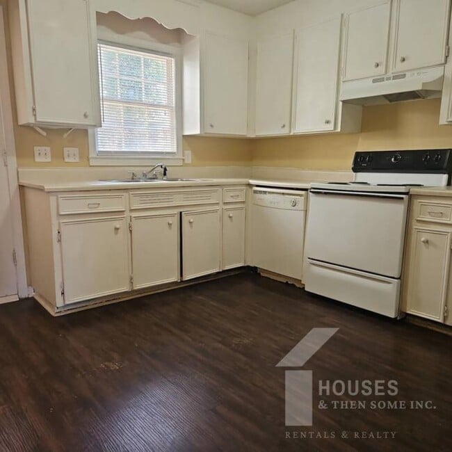 Building Photo - 122 Pine Creek Ct Ext