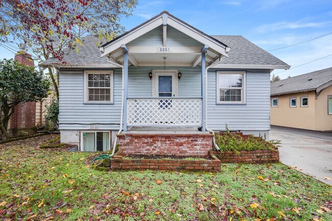 Foto del edificio - ? Beautifully Remodeled Home Near Brentwood Park – A Must See! ?