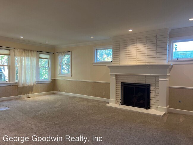 Building Photo - 3 br, 2.5 bath House - 152 C Street