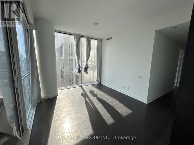 Building Photo - 15 Grenville St