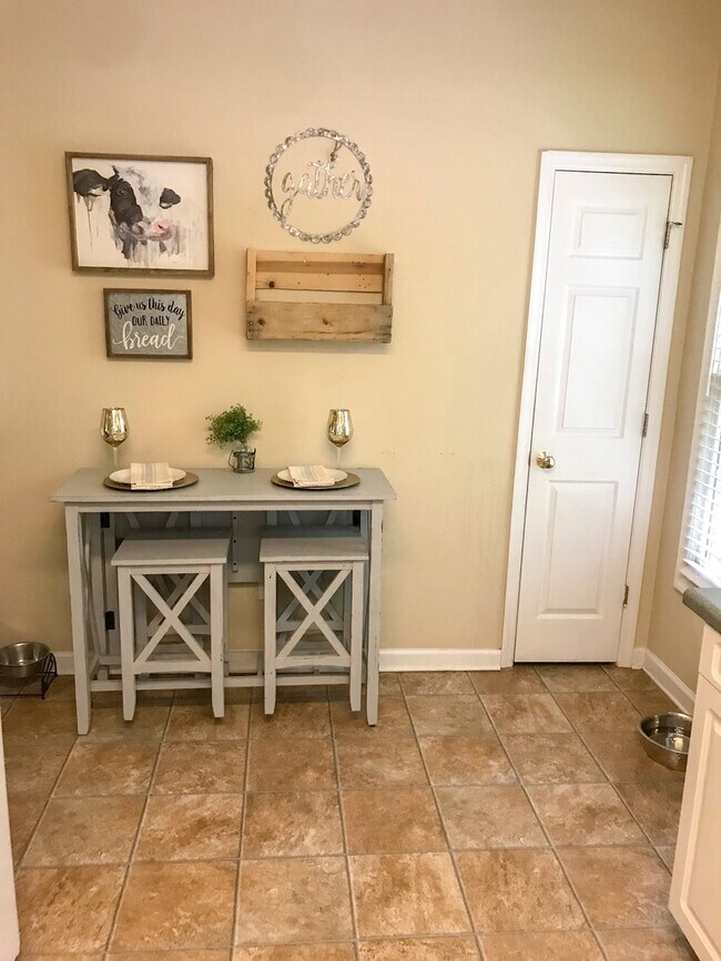 Foto del edificio - Residential House Available Soon!