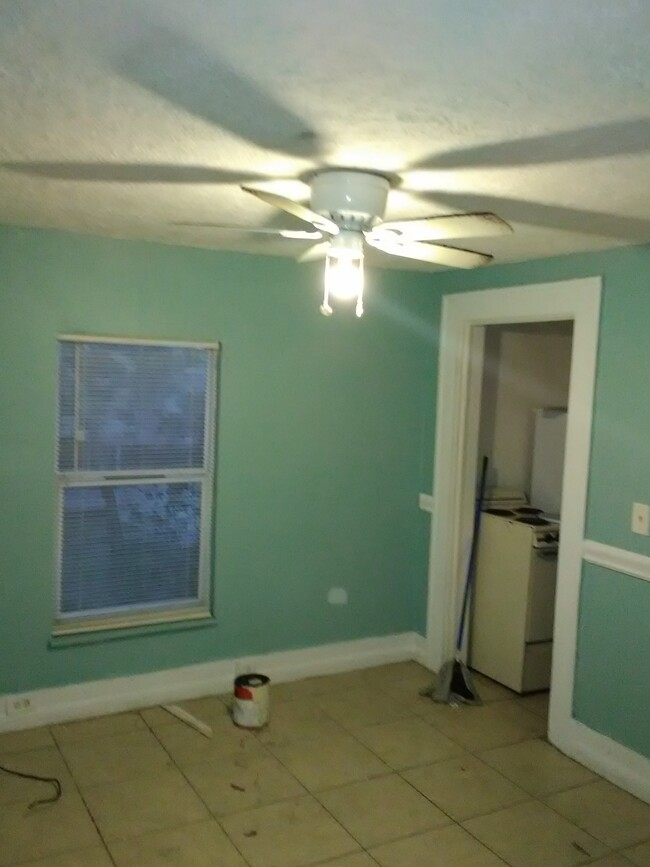 Livingroom - 1112 10th St W