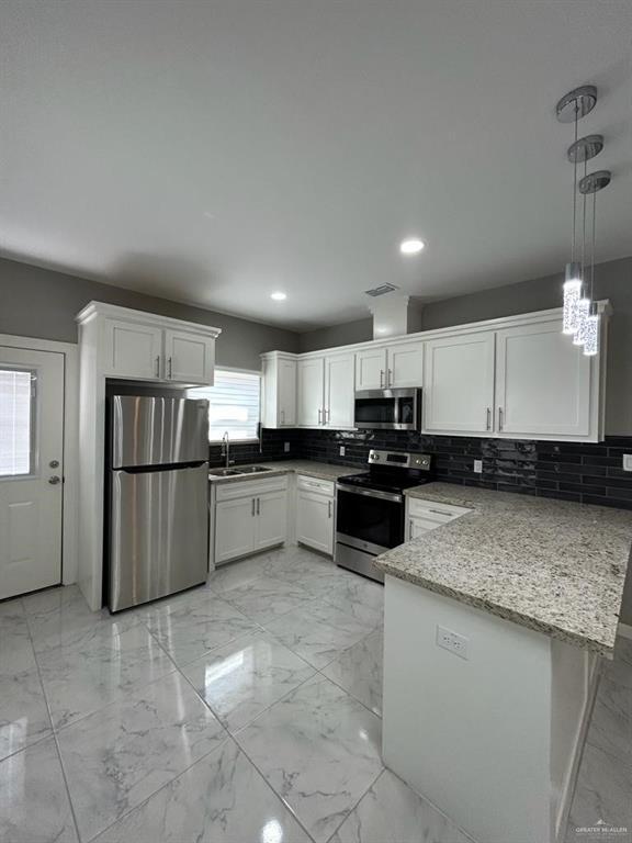 1006 North Blair Avenue Unit 4, Edinburg, TX 78541 Room for Rent in