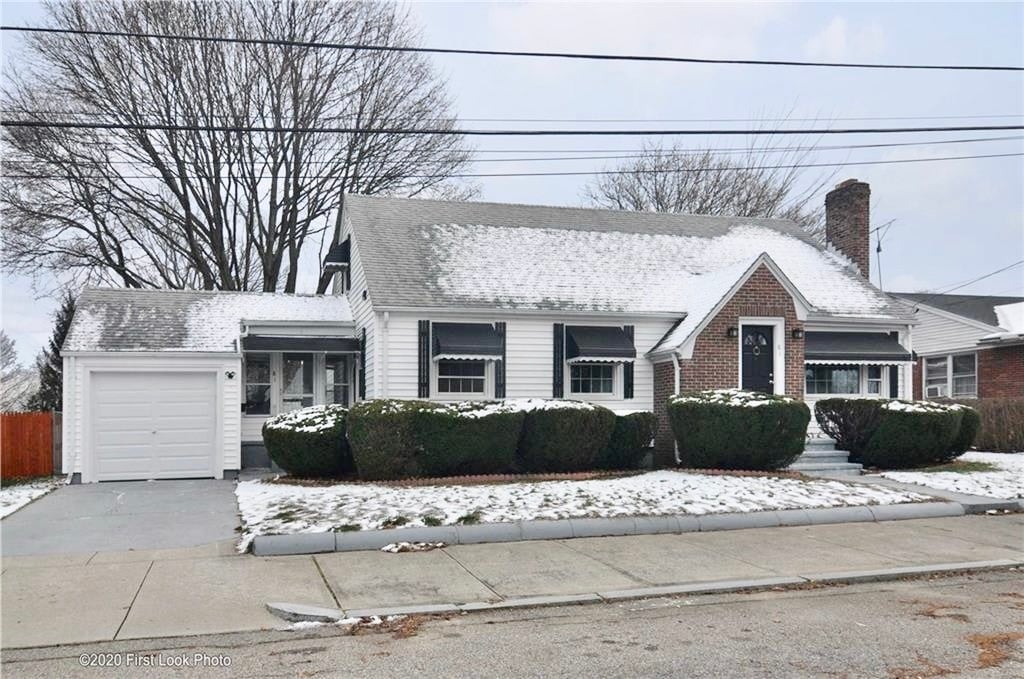 Primary Photo - 81 Oakwood Ave