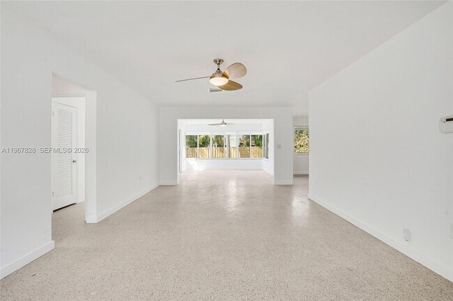 Foto del edificio - 9372 Abbott Ave