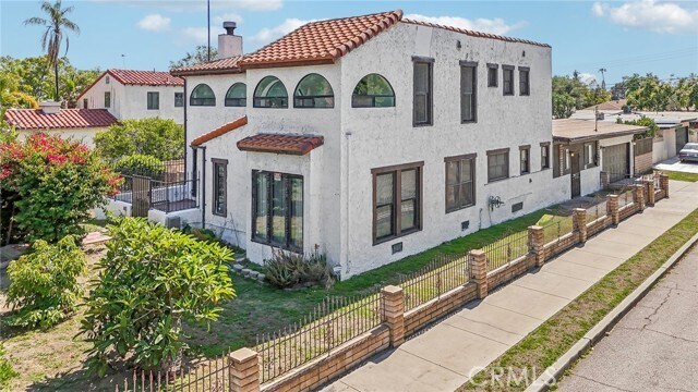 Building Photo - 3098 N Arrowhead Ave