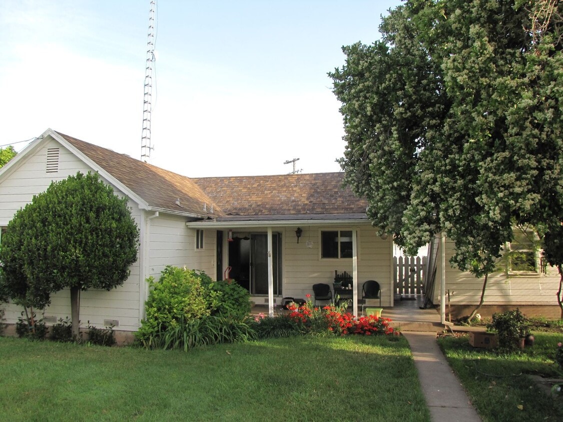 Primary Photo - 15573 E Milton Rd