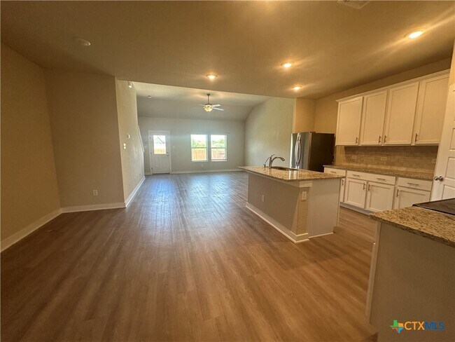 Foto del edificio - 820 Shrike Ln