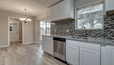Building Photo - 802 Dogwood Ln
