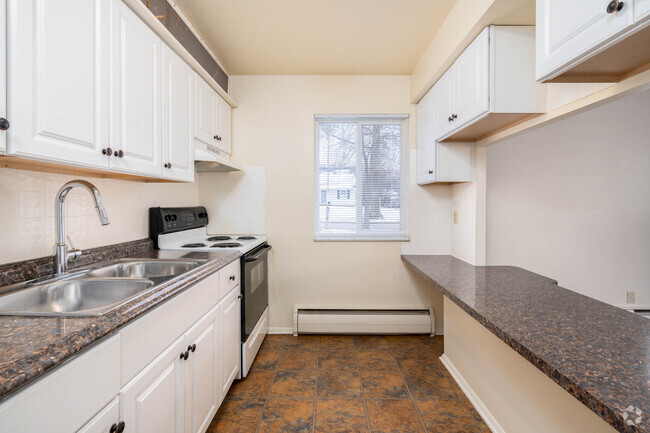 1BR,1BA - 675SF - Kitchen - Surrey Park Apartments