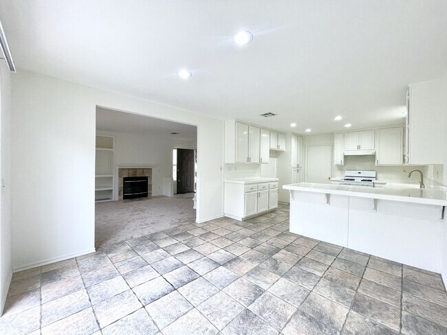 Foto del edificio - Spacious Home in Ivey Pointe!