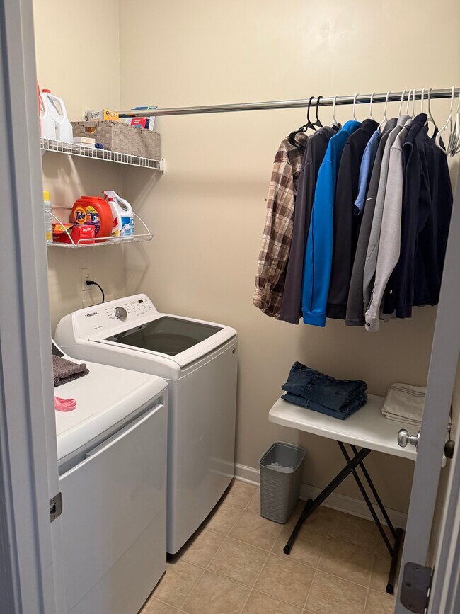 Building Photo - 8311 Viewpoint Ln