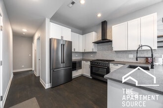 Building Photo - 3253 N Elston Ave