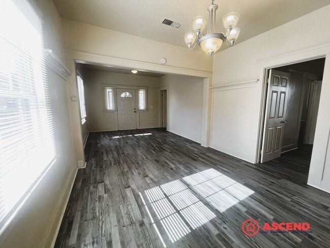 Building Photo - 1802 Forrest St