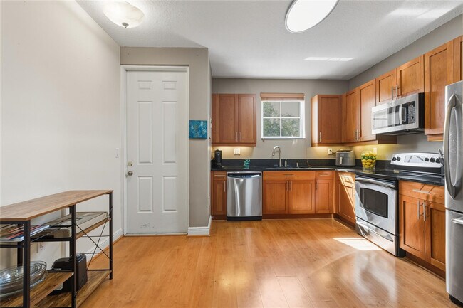 Foto del edificio - 1336 SW 3rd Ct