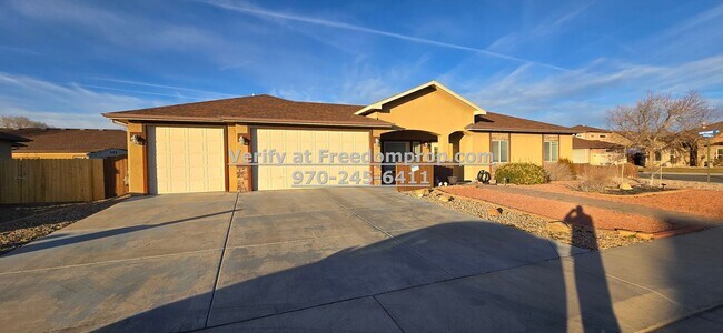 Foto del edificio - Newer 4 Bedroom 2 Bath Fruita