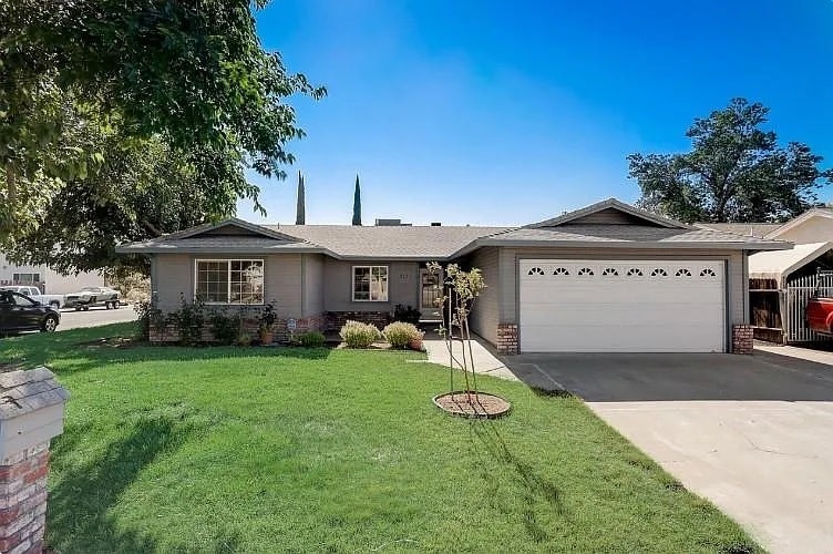 Primary Photo - 1015 Kapareil Dr