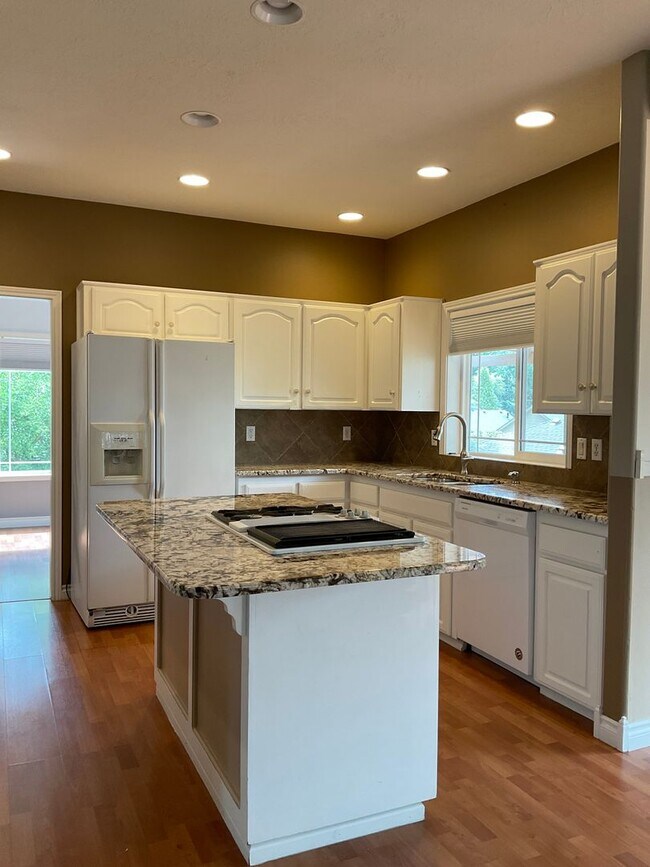 Foto del edificio - Beautiful House in Desirable South Gateway...
