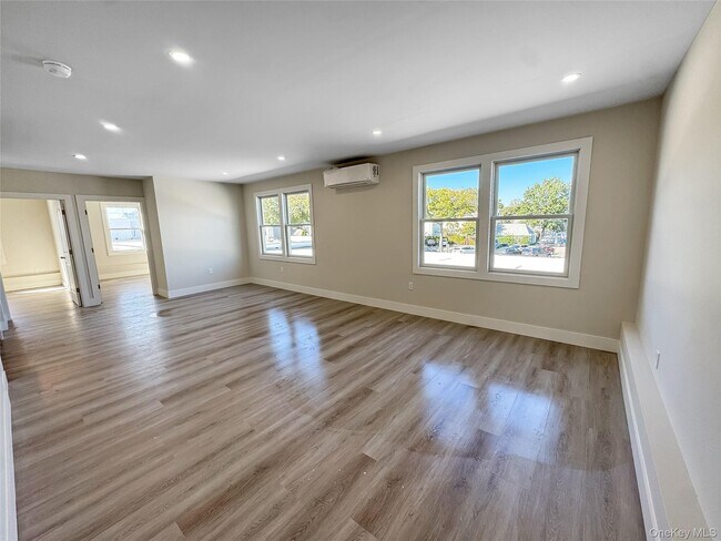 Foto del edificio - 110 Jericho Tpke