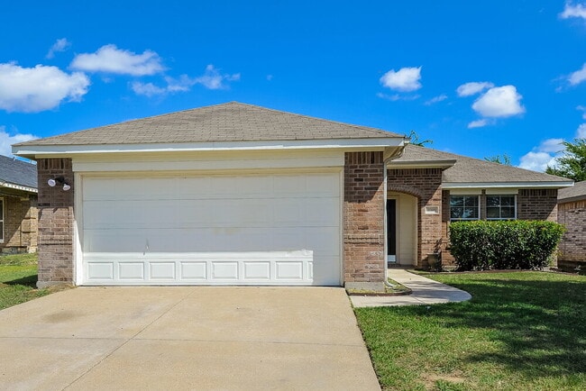 Building Photo - 3301 Royal Crest Dr