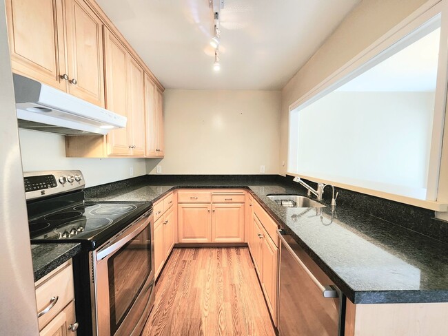 Photo - Woodlake two bed, 2 bath Apartment