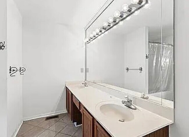 Foto del edificio - 4628 Fieldmoor Dr