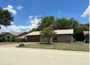 Building Photo - 1226 Crescent St