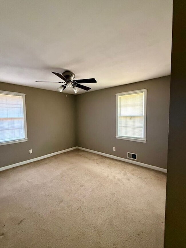 Foto del edificio - 2BR Brick Ranch w/ Carport in Duncan