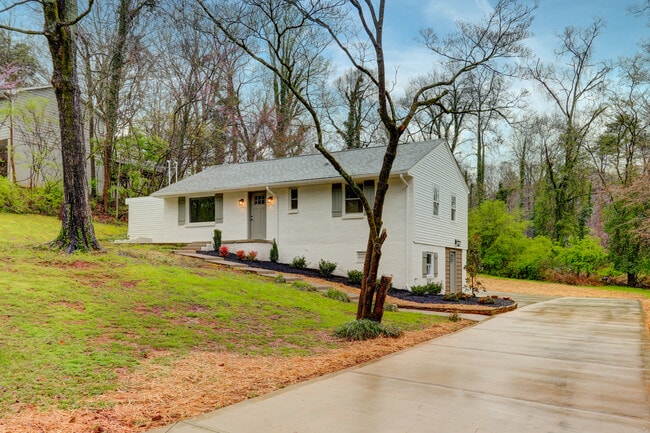 Building Photo - 1546 Whitower Dr SW