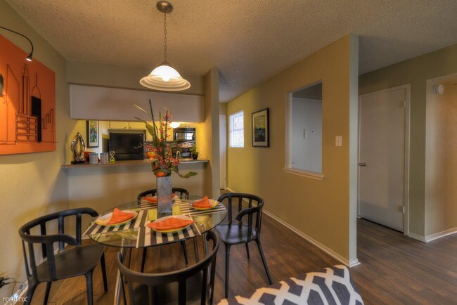 Building Photo - 1 br, 1 bath Apartment - 4319 Thousand Oaks