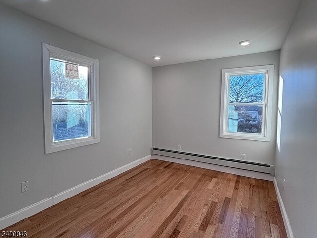 Foto del edificio - 546-550 E 25th St