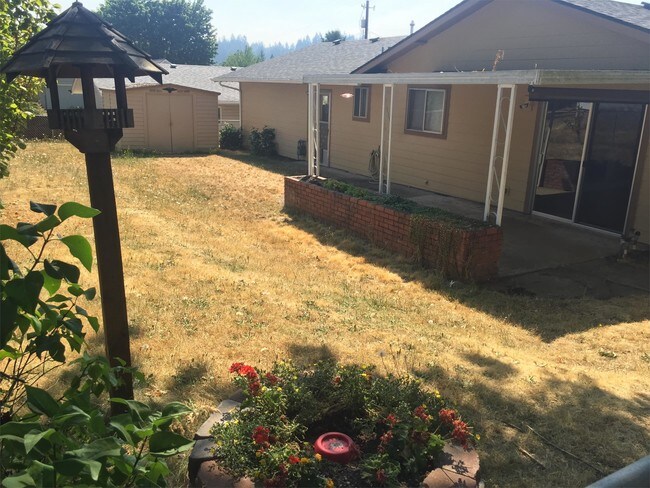 Photo - 688 SW Oakdale Ave