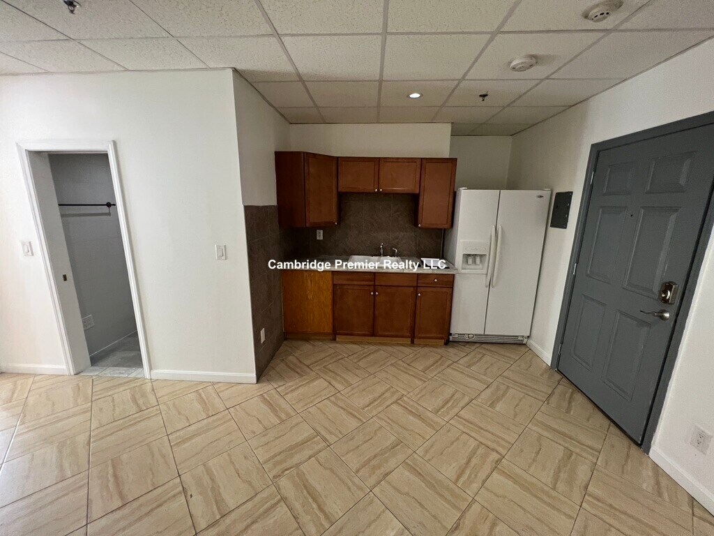 Primary Photo - 72 Kneeland St
