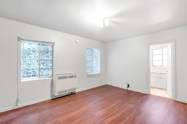 Building Photo - 483 Gayley Ave
