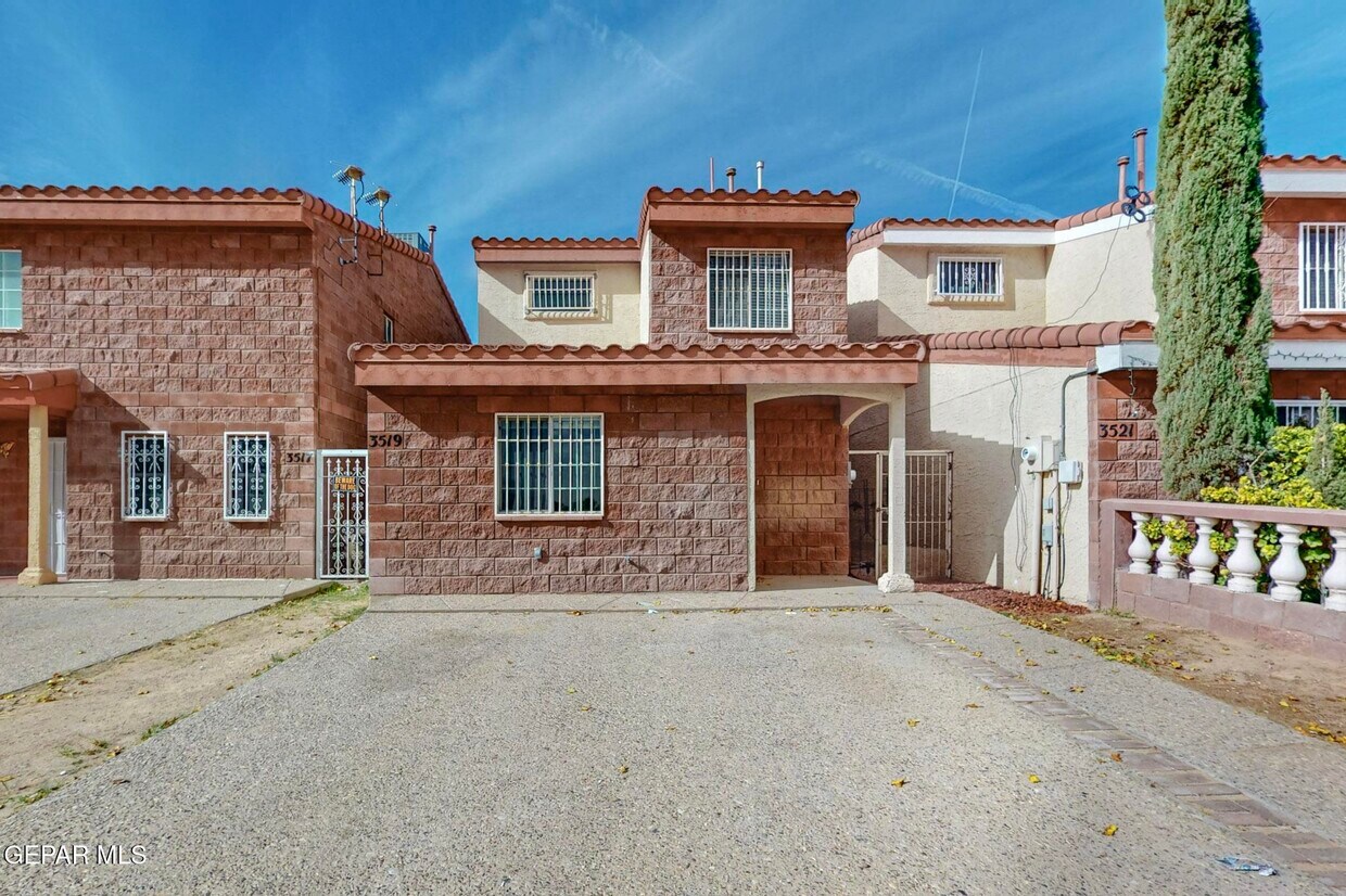 Foto principal - 3519 Oasis Dr