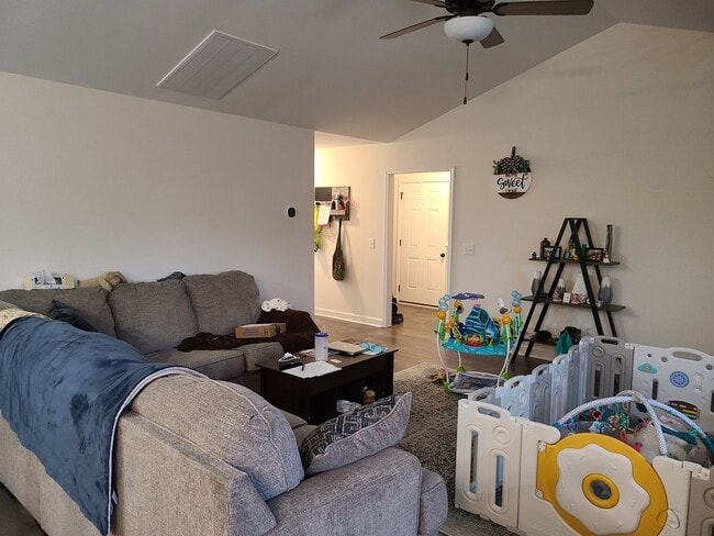 Building Photo - 3 Bedroom 2 Bath Home with Bonus - Osprey ...