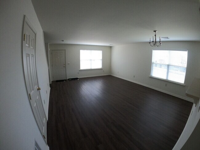 Foto del edificio - 2121 Quail Hollow Dr