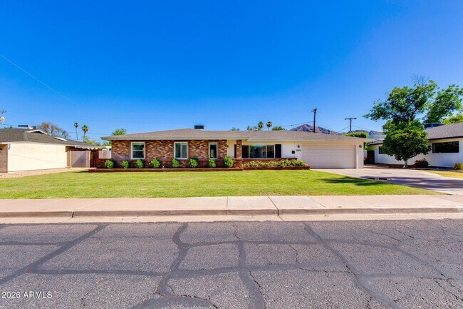 Building Photo - 5002 E Mitchell Dr
