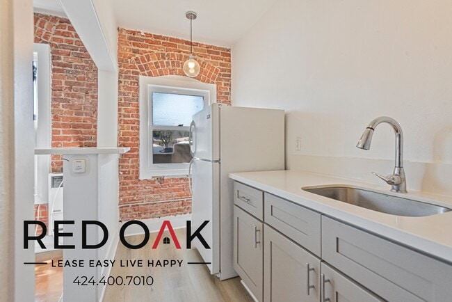 Building Photo - 5407 Sierra Vista Ave