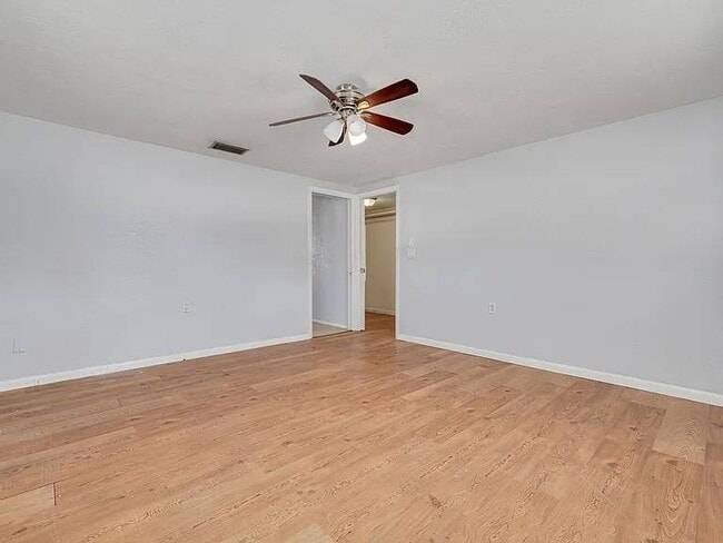 Building Photo - 4841 Flora Ave