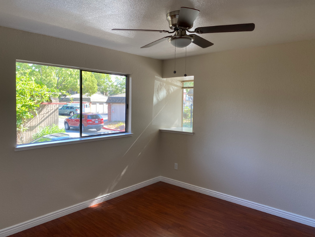 Foto del edificio - 3060 Shadow Springs Pl