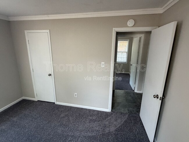 Building Photo - 1420 Barnes St