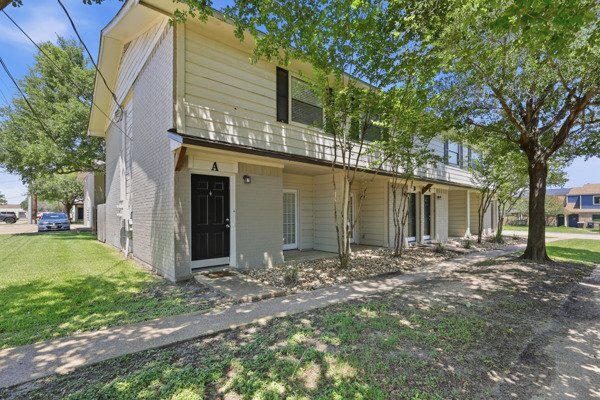 Building Photo - 1403 Airline Dr