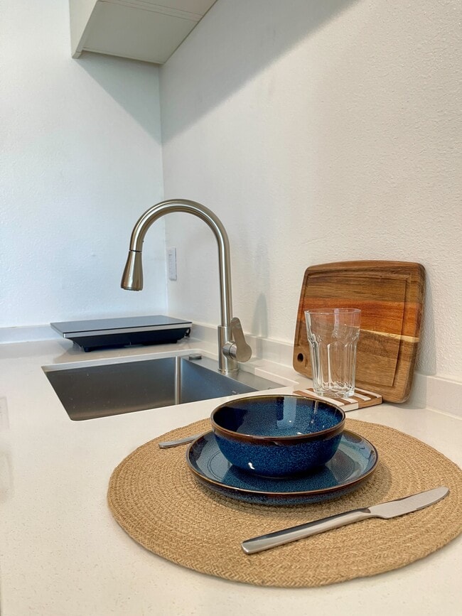 Building Photo - 1929 N Commonwealth Ave